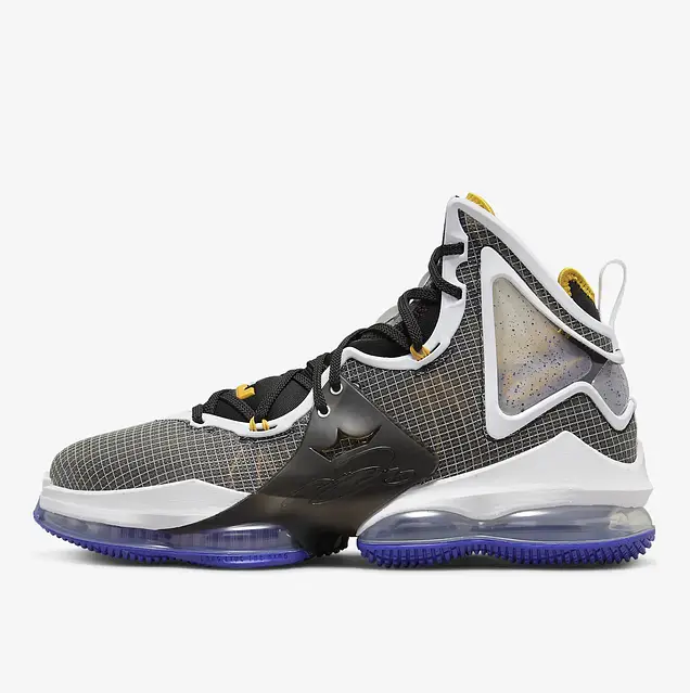 Бігова кросівка